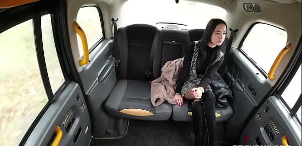  Girl fucks in a taxi without restraint